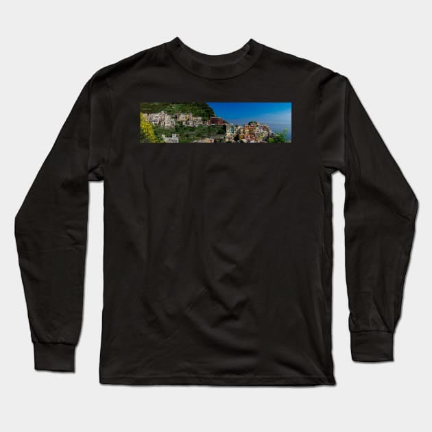 View on the cliff town of Manarola, one of the colorful Cinque Terre on the Italian west coast Long Sleeve T-Shirt by Dolfilms